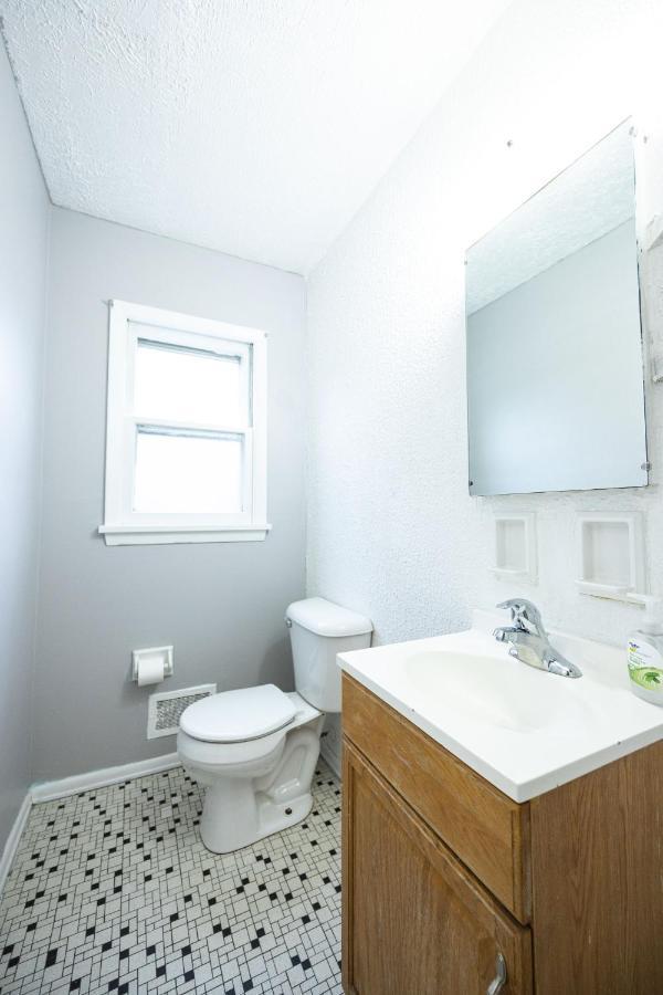 Cheerful Home With Free Parking And Wifi Рочестер Экстерьер фото