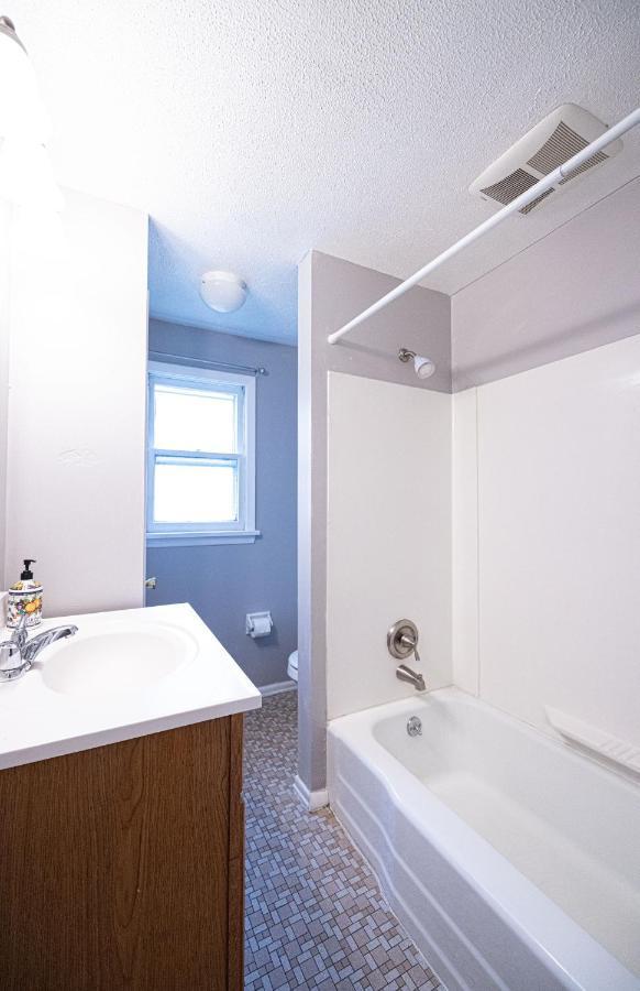 Cheerful Home With Free Parking And Wifi Рочестер Экстерьер фото